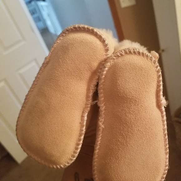 Uggs - Picture 2 of 4